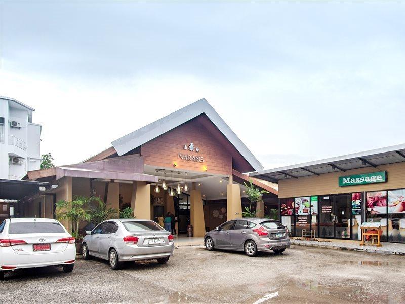 Capital O 486 Naiyang Beach Hotel SHA Plus Phuket Bagian luar foto