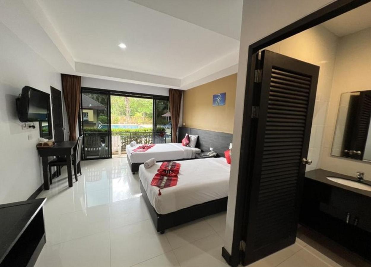 Capital O 486 Naiyang Beach Hotel SHA Plus Phuket Bagian luar foto