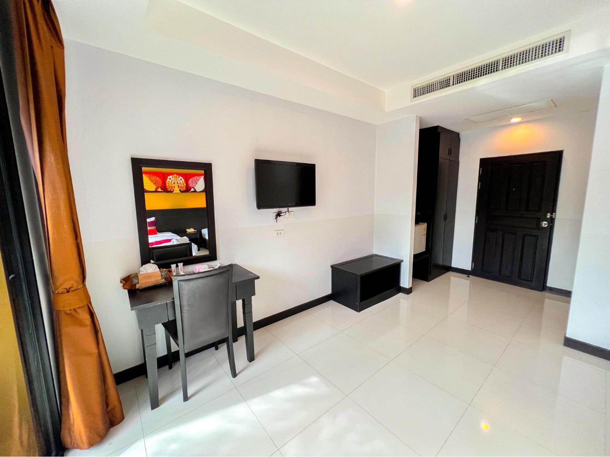 Capital O 486 Naiyang Beach Hotel SHA Plus Phuket Bagian luar foto