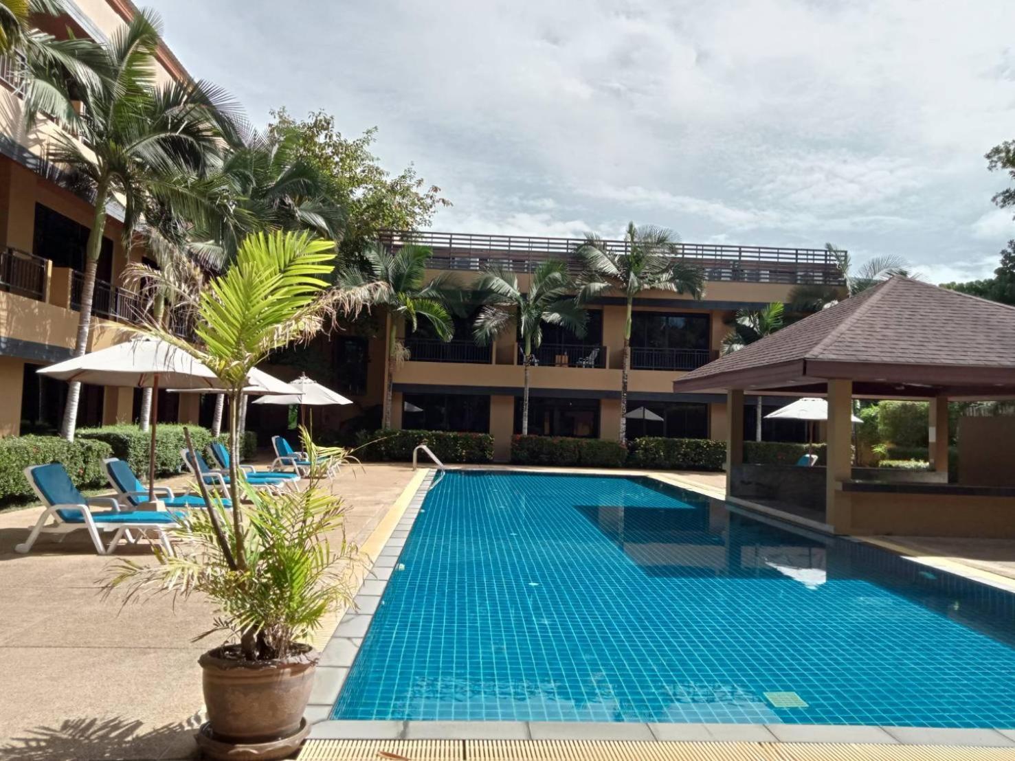Capital O 486 Naiyang Beach Hotel SHA Plus Phuket Bagian luar foto