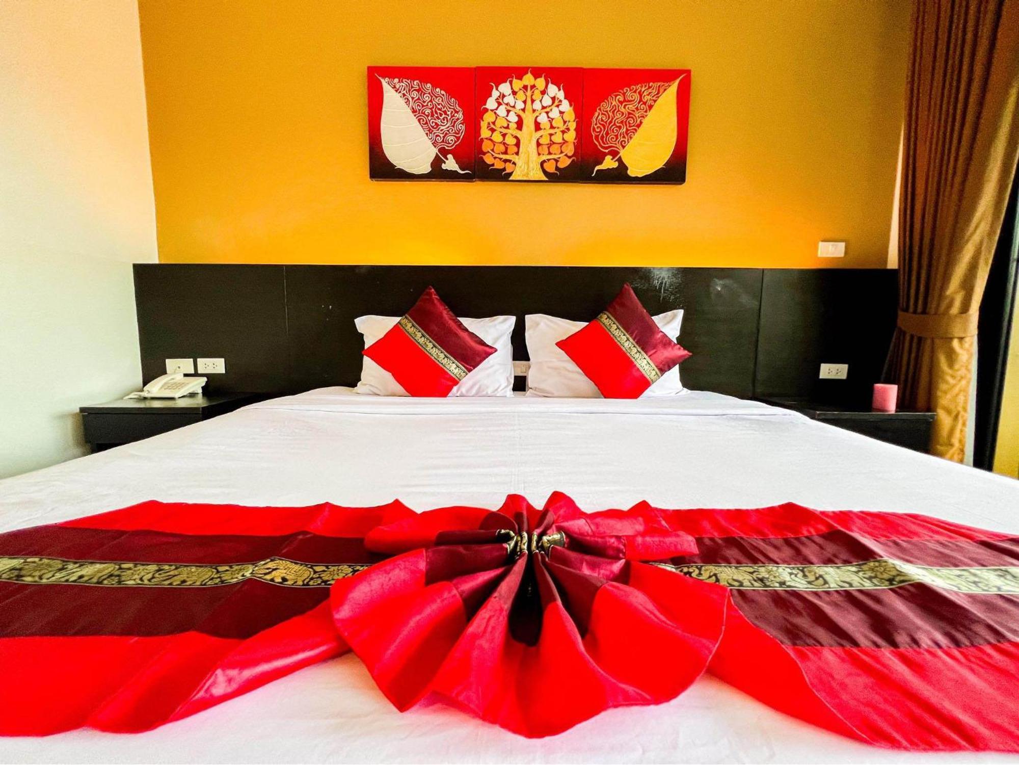 Capital O 486 Naiyang Beach Hotel SHA Plus Phuket Bagian luar foto