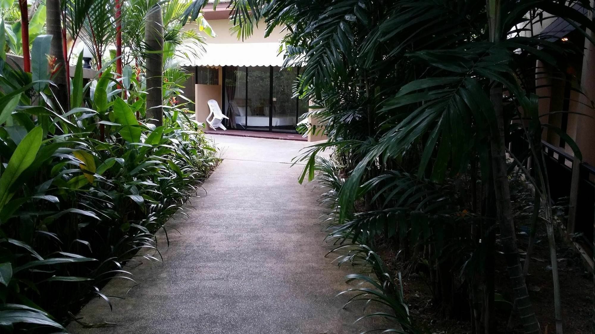 Capital O 486 Naiyang Beach Hotel SHA Plus Phuket Bagian luar foto