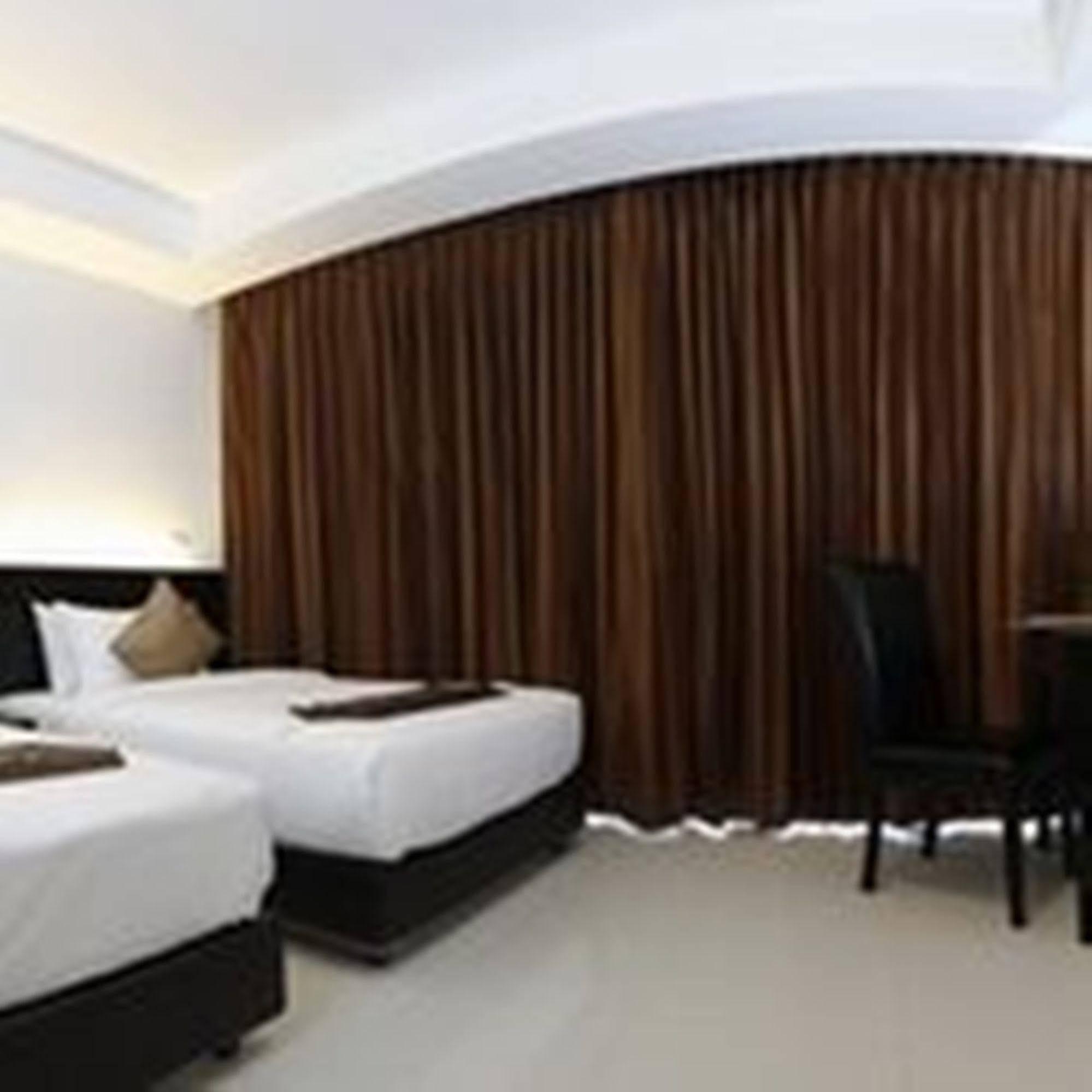 Capital O 486 Naiyang Beach Hotel SHA Plus Phuket Bagian luar foto