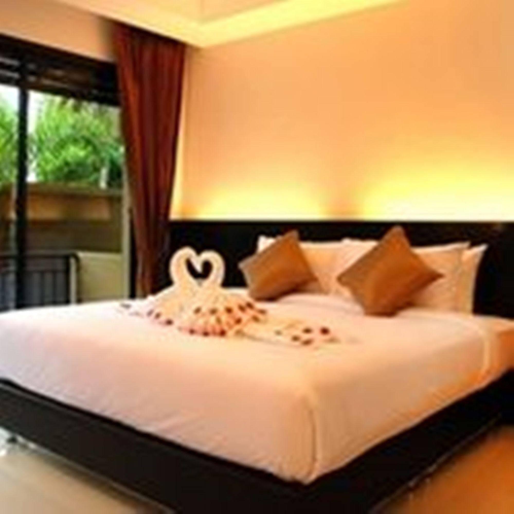 Capital O 486 Naiyang Beach Hotel SHA Plus Phuket Bagian luar foto