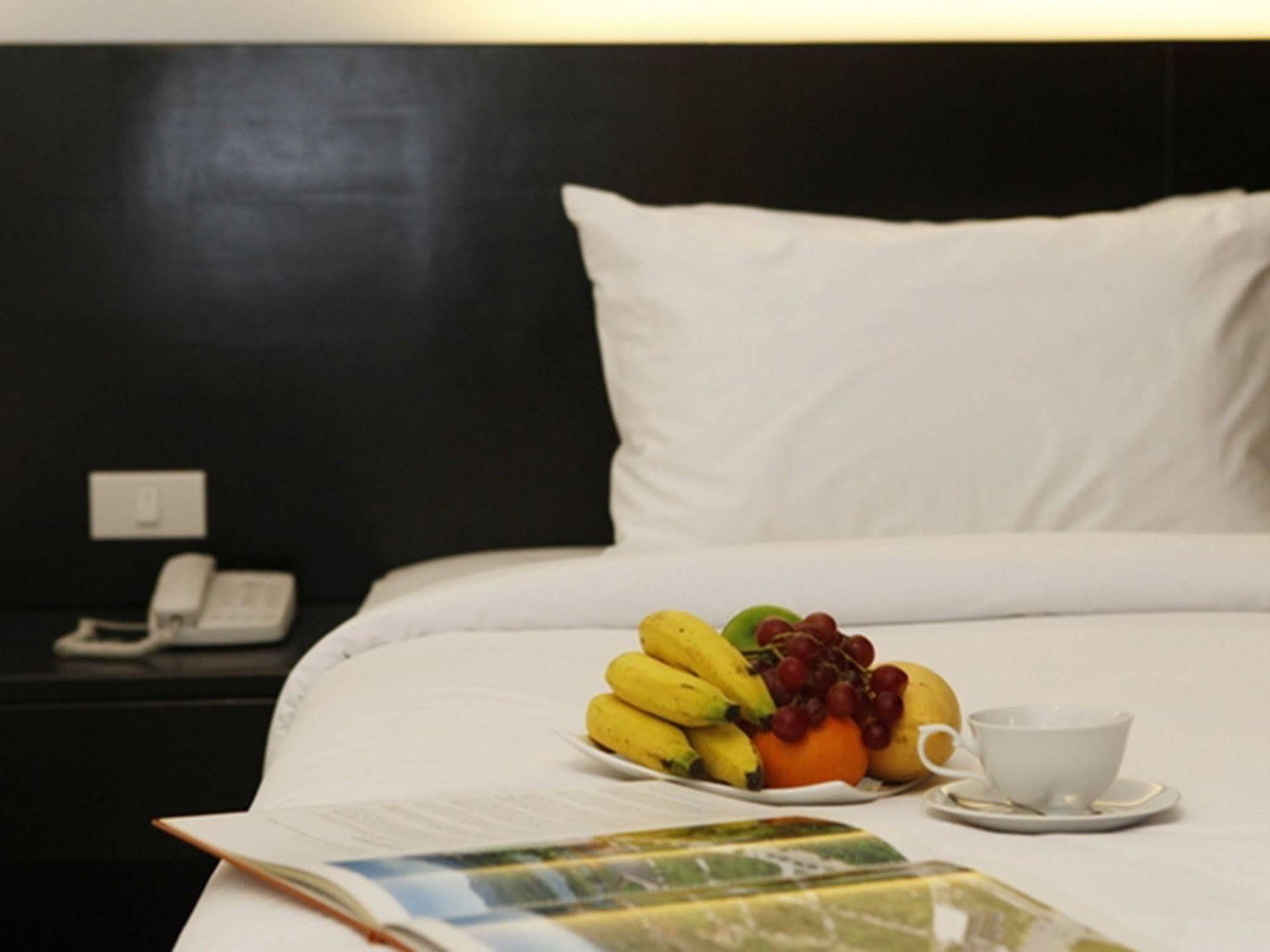 Capital O 486 Naiyang Beach Hotel SHA Plus Phuket Bagian luar foto